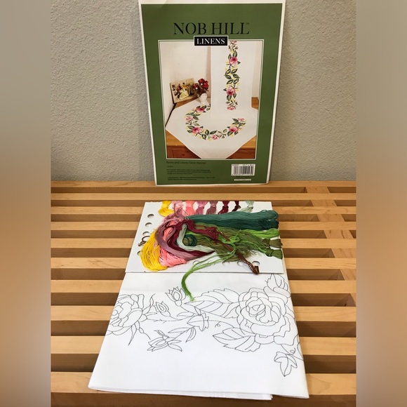 Embroidery Kit Table Runner - Picture 4 of 5